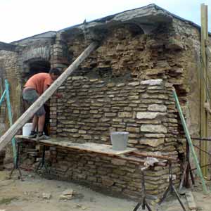 Rekonstrukce hospodářského objektu, bourání a výstavba nové kamenné zdi